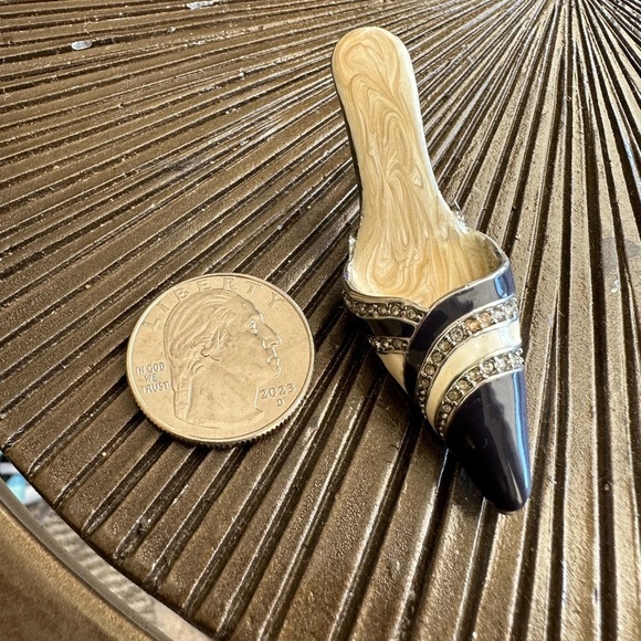 Brooch Navy and cream enamel rhinestone brooch -High Heel Shoe - Picture 2 of 8